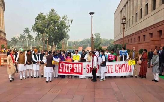 Oppn leaders meet in Parliament to discuss joint strategy