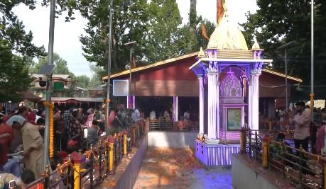 Thousands of devotees gather at Mata Kheer Bhawani Temple in Ganderbal for annual Mela