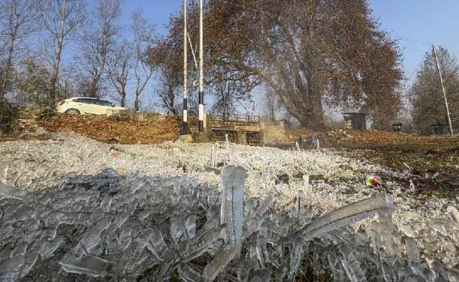 Cold wave grips Kashmir valley; Pulwama, Shopian record season’s lowest temperatures