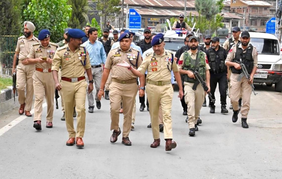 DGP Nalin Prabhat Reviews Security Arrangements in Downtown Srinagar