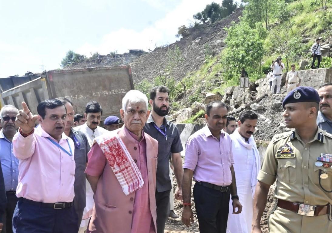 Lieutenant Governor visits Udhampur, inspects National Highway restoration works