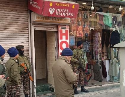 Srinagar Police, CRPF launch CASO in Lalchowk, conduct surprise hotel checks