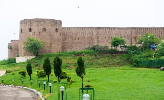 Rs 2,901 lakh spent on tourism promotion in Jammu, over Rs 2,700 in Kashmir in 2 years: Govt