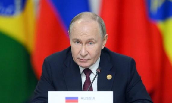 Putin offers to mediate between Iran, US after failed Islamabad peace talks