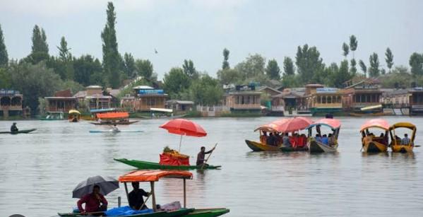 Hot, Humid Weather to Continue in Jammu Kashmir, Rain Likely at Scattered Places: MeT