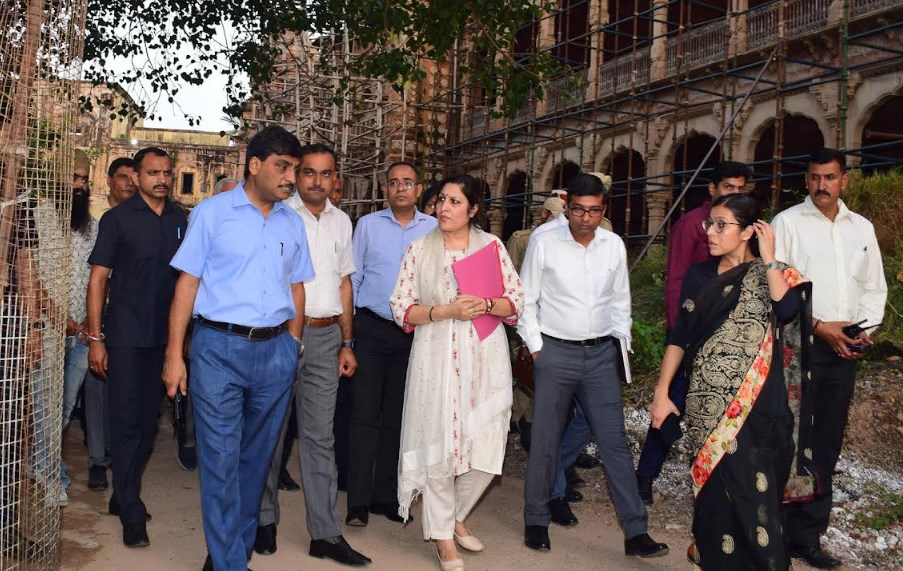 Chief Secretary inspects renovation works at Mubarak Mandi Heritage Complex