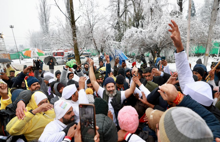 Tricolour hoisted at Congress office in Srinagar, Bharat Jodo Yatra culminates today