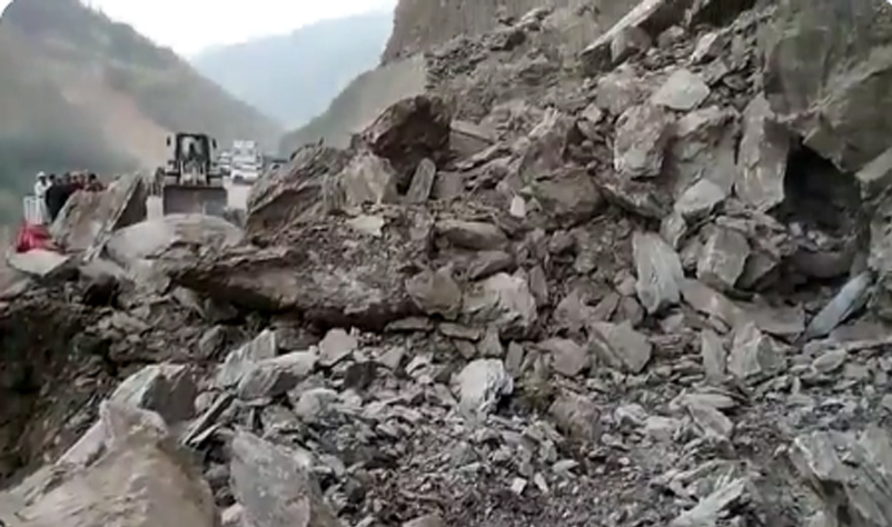 Jammu-Srinagar NH blocked due to landslide