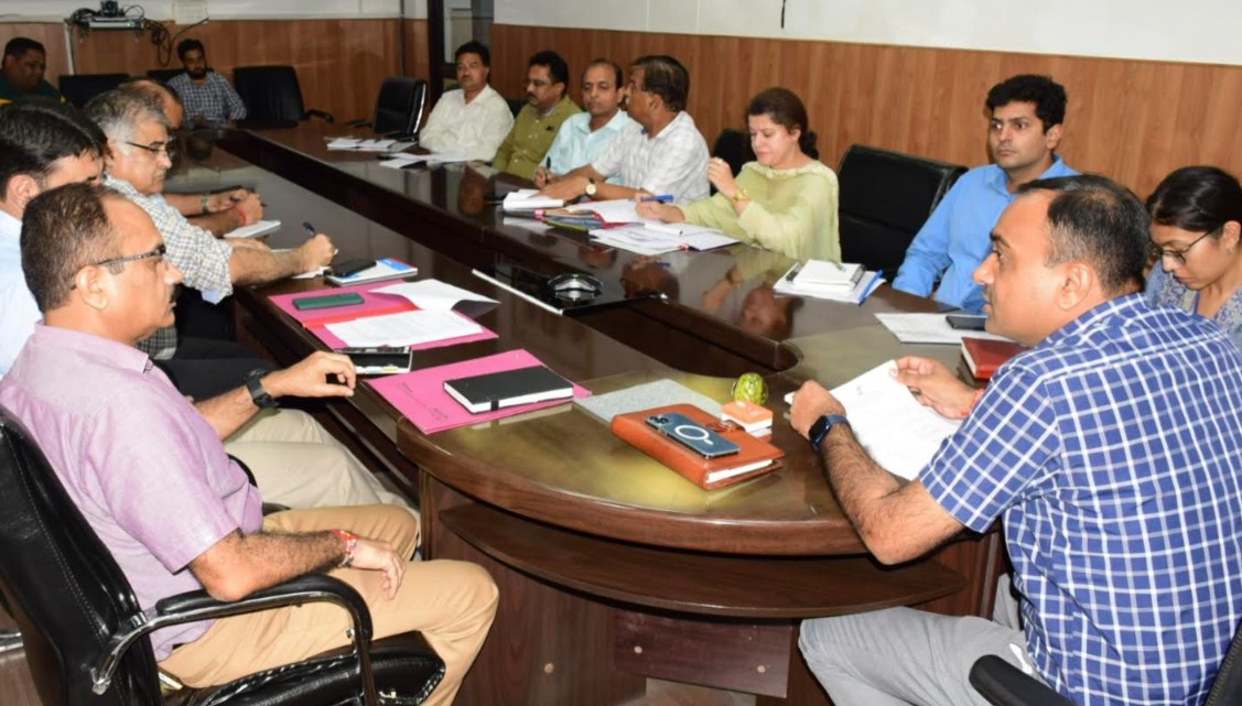 Div Com reviews progress of ongoing works; calls for timeline completion, submission of progress reports on regular basis