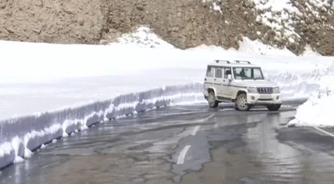 Mughal Road Reopens After 4-Day Closure Due To Snowfall