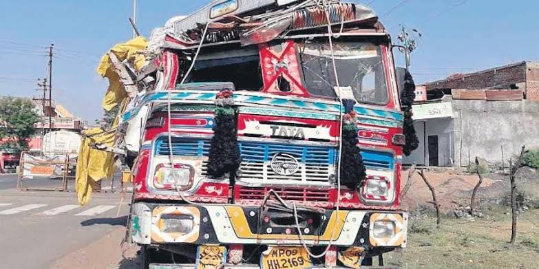 5 Migrant Workers Killed, 15 Injured As Truck Overturns In Madhya Pradesh