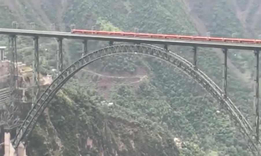 Historic Moment in Reasi: Vande Bharat Runs at Nearly 100 kmph on Chenab Bridge