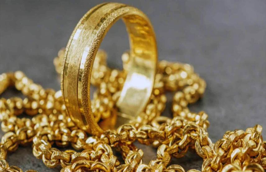 Gold Futures Fall Rs 914 On Dollar, Hawkish Fed Signals
