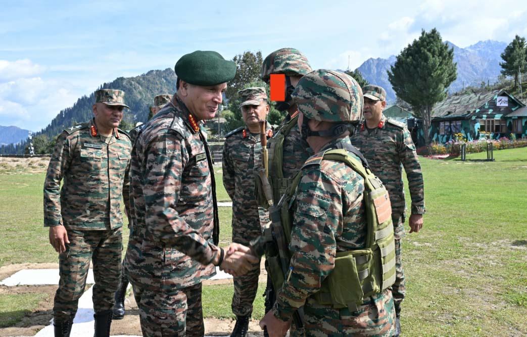 Army Chief reviews LoC security in Kashmir