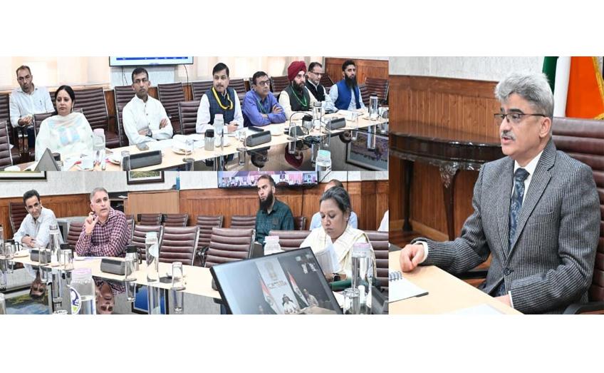 Atal Dulloo reviews progress of Census operations in snow-bound areas