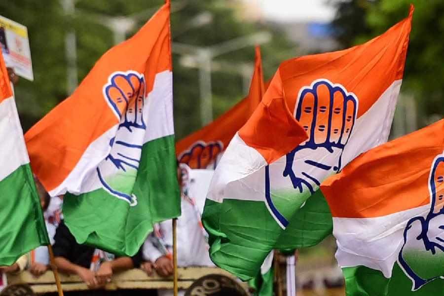 Over 160 J-K Congress leaders leave for Delhi to ‘gherao’ Parliament