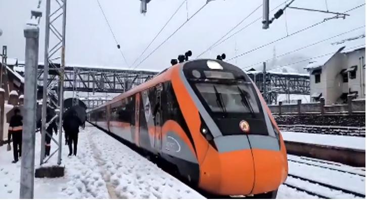 Snowfall disrupts life in Jammu's higher reaches; rains break long dry spell in plains