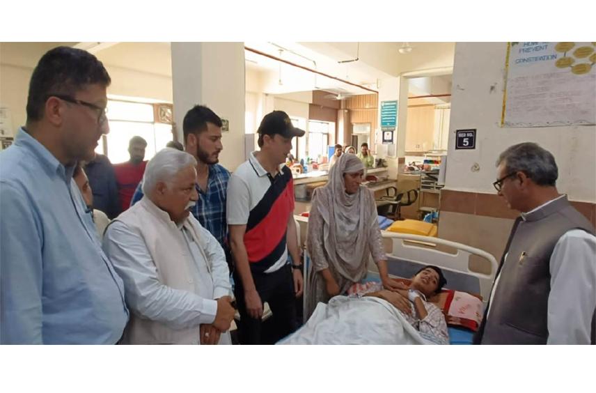 Sadhotra lauds courage of border residents; visits shelling injured, in Government Medical College Rajouri and visited Thandi Kassi and Dhangri