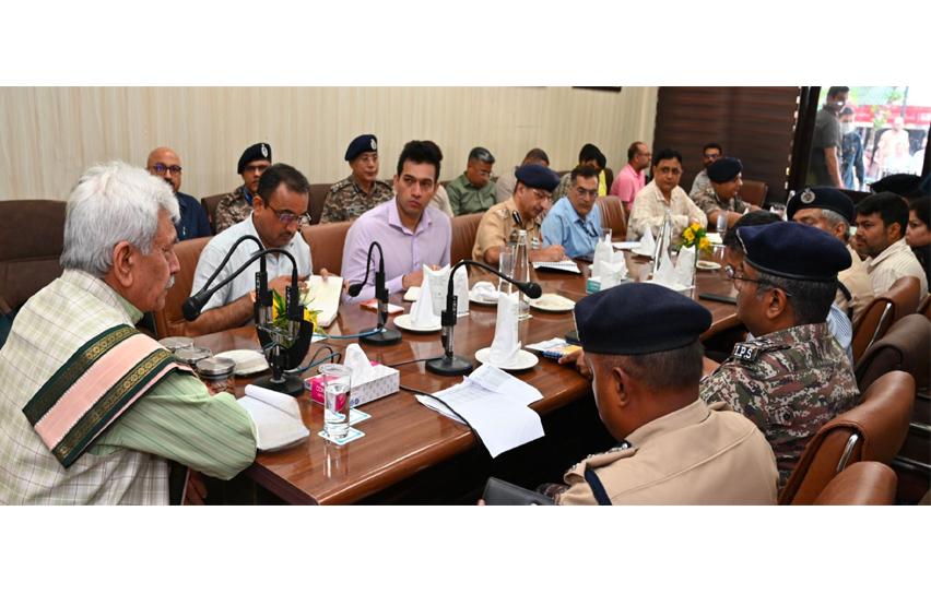 Ensure flawless registration, comfortable lodging, and smooth travel arrangements for all devotees of Baba Barfani: LG to Officials