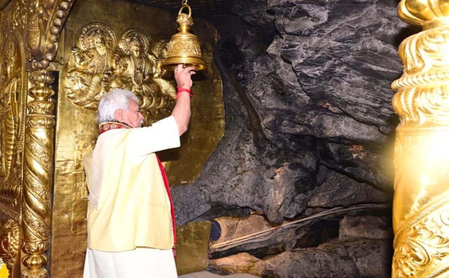 After Reviewing Amarnath Yatra Arrangements, LG Visits Vaishno Devi Shrine