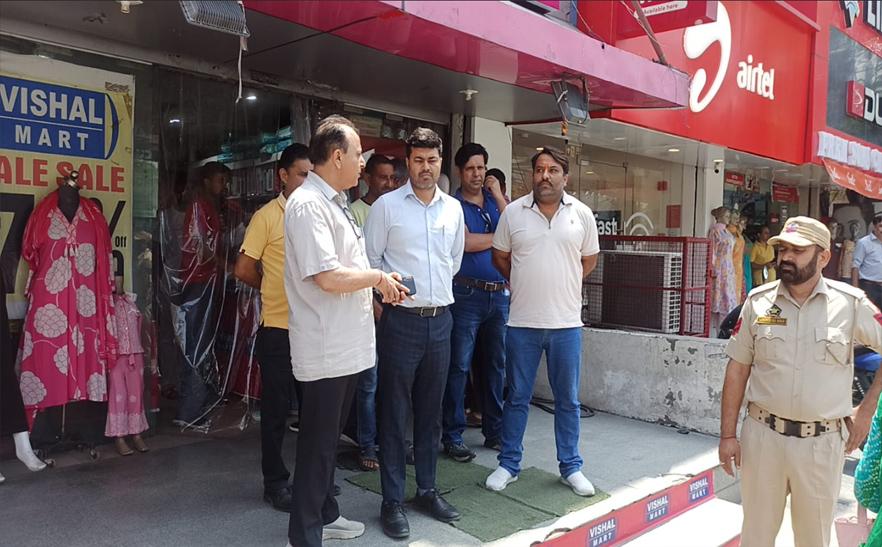 JMC Commissioner reviews fire safety compliance, assures support to commercial establishments for Fire NOCs