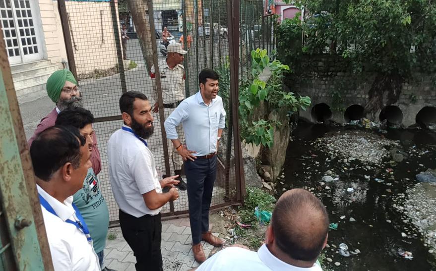 JMC Commissioner reviews monsoon preparedness, directs fast-track drain desilting and quality execution of ongoing works