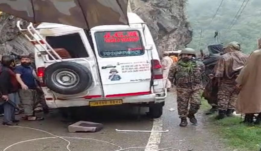 Two Killed, Three Injured After Boulder Crushes Tempo on Jammu-Srinagar NH-44