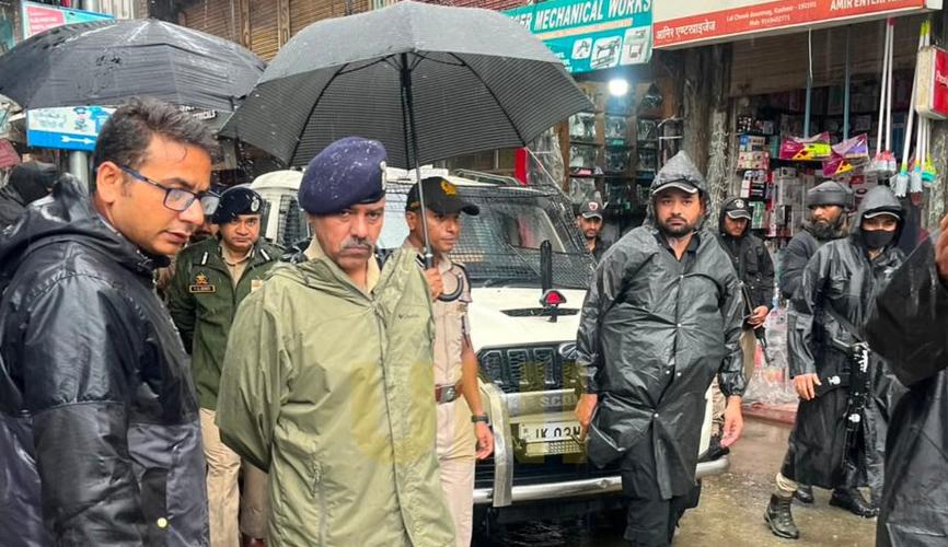 DGP Nalin Prabhat, Special DGP S.J.M. Gilani Reach Anantnag’s Lal Chowk, Review Security Situation