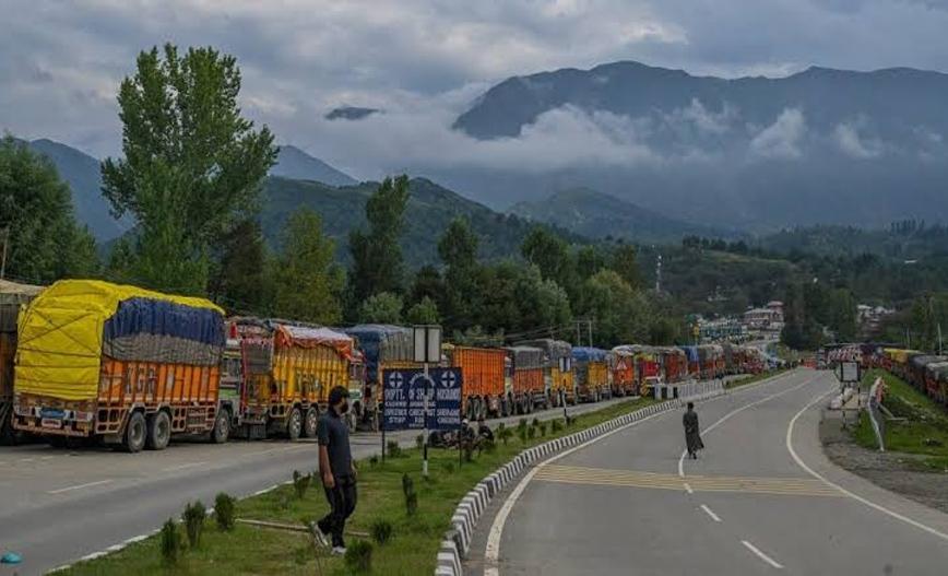 J&K: NH-44 to remain closed on July 31 for slope stabilisation work near Ladha, Samroli