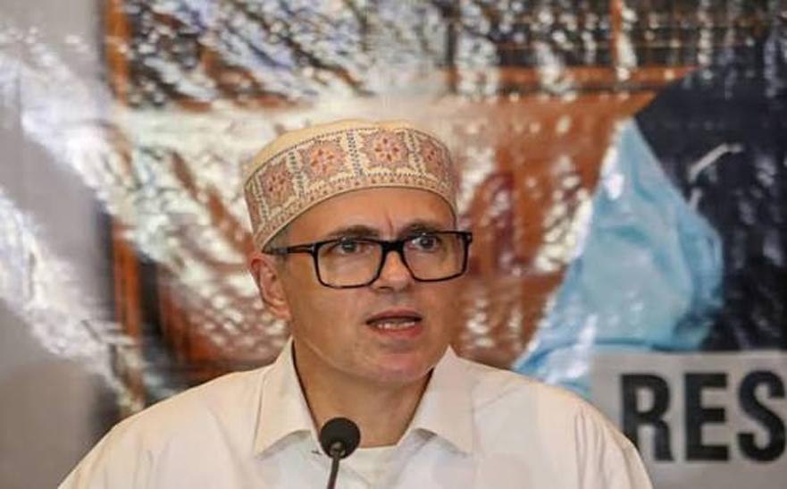 CM Omar Congratulates Two Jammu Kashmir Artisans on National Handloom Award