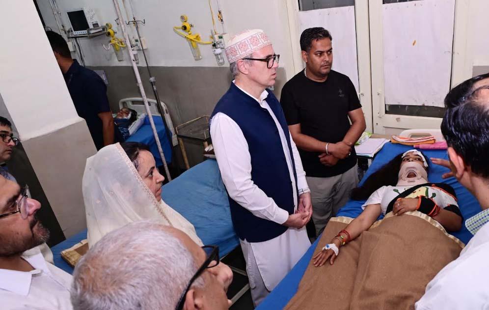 CM Omar Abdullah visits GMC Udhampur to see injured persons of bus accident
