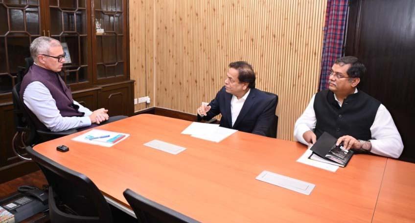 CM Omar Abdullah meets industrialists, discusses investment plans