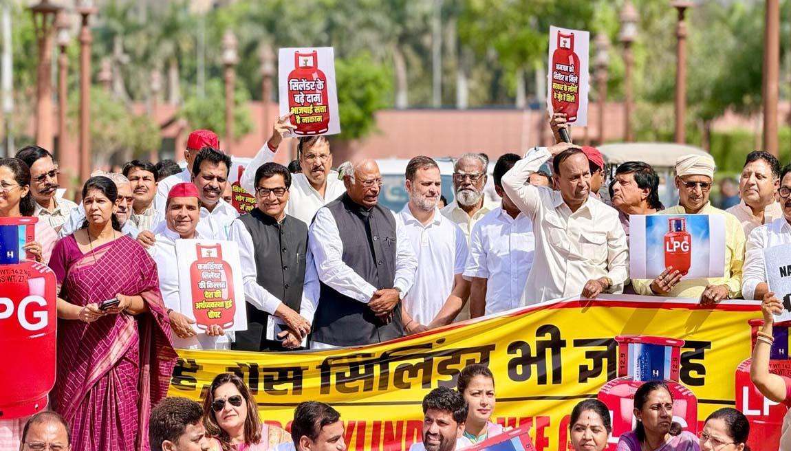 Oppn MPs protest in Parliament House complex over ‘LPG supply crunch’