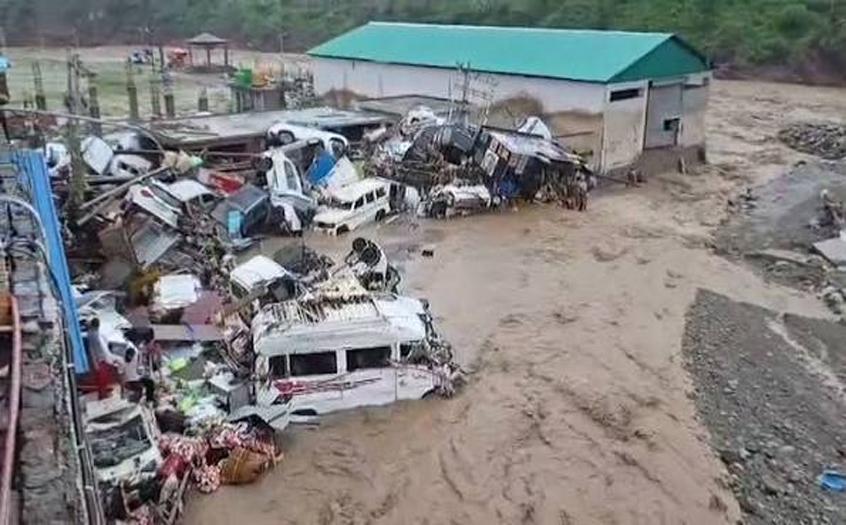 11 killed, 5 injured, 8 missing as rains-triggered flash floods, landslides wreak havoc in PirPanjal