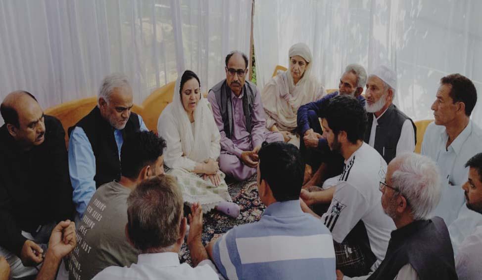 Sakeena Itoo visits Family of Martyr Head Constable Ashiq Hussain Qureshi, Assures Government Support