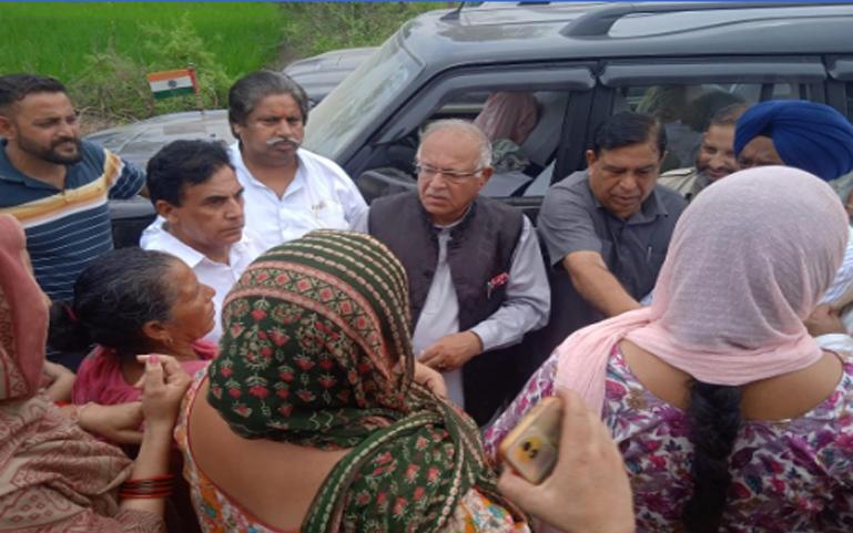 Karra led Congress team visits Garkhal, Pargwal border areas, met affected people