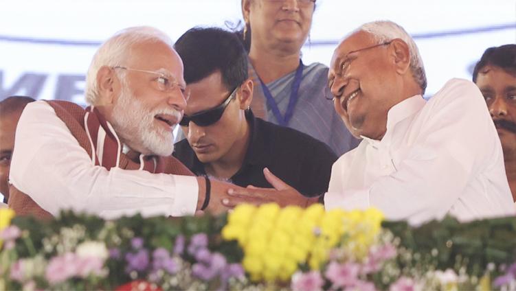 NDA's lead crosses 200 mark as Modi-Nitish magic blitzes Gathbandhan