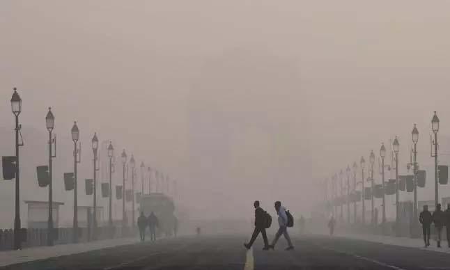 Delhi government to pay Rs 10,000 to workers affected by pollution control measures