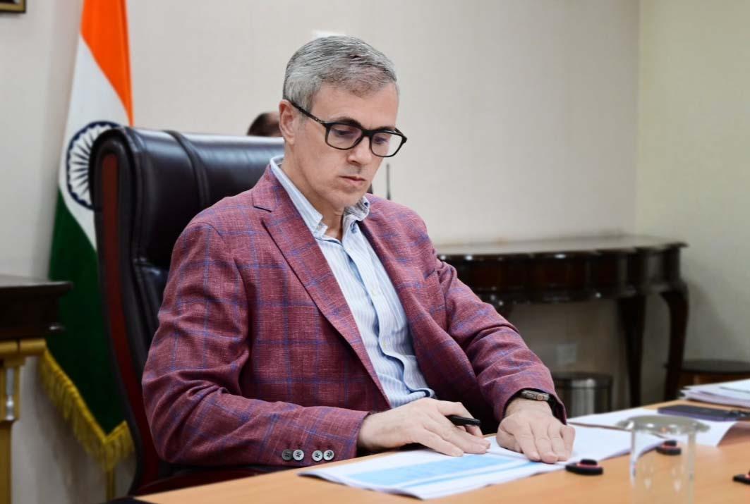 CM Omar directs I&C dept to act tough against showrooms, outlets misbranding machine-made carpets