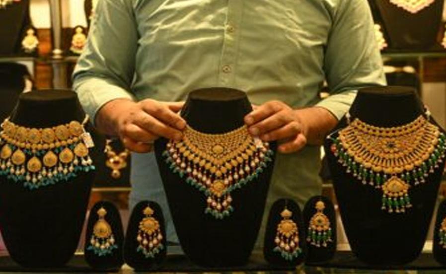 Gold snaps six-session losing streak, rises Rs 3,400 to Rs 1.59 lakh/10g in Delhi