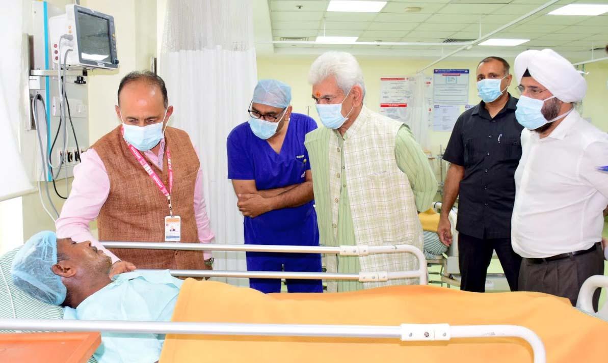 Lieutenant Governor visits SMVD Narayana Superspeciality Hospital, Katra, enquires about the health of devotees injured in landslide at Shri Mata Vaishno Devi Shrine