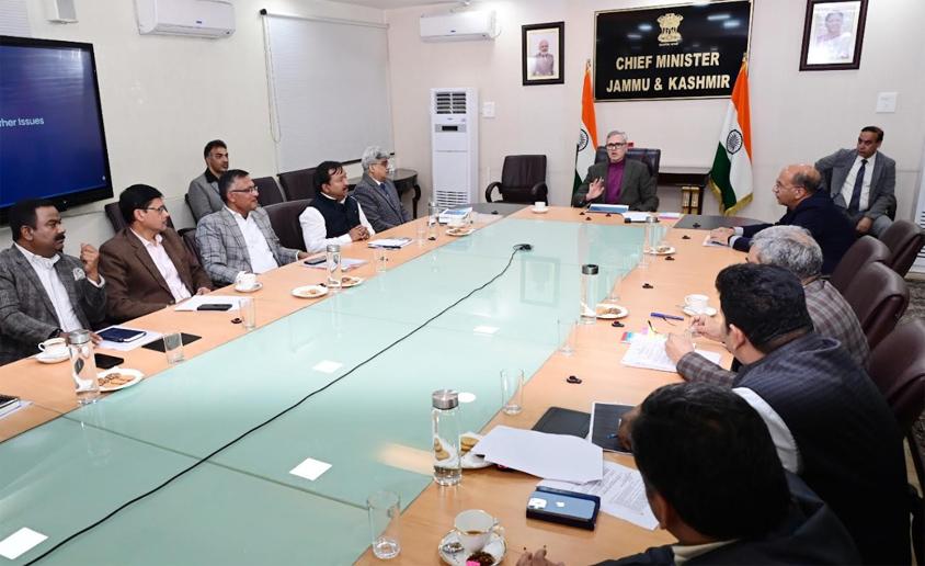 CM Omar Abdullah reviews arrangements for Darbar Move