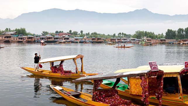 Missile-like object lands in Dal Lake as loud explosions rock Srinagar