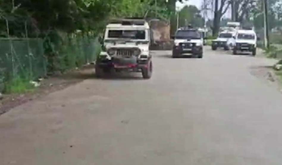 Cop injured as terrorists open fire at security personnel in Bijbehara