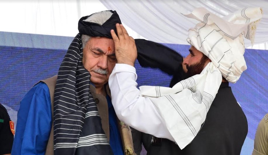 Lt Governor visits Pulwama