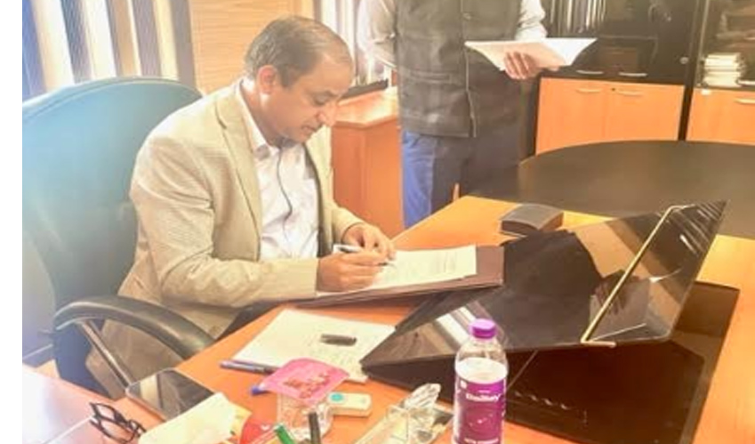Ajaz Ahmad Bhat assumes charge as Director JKEDI