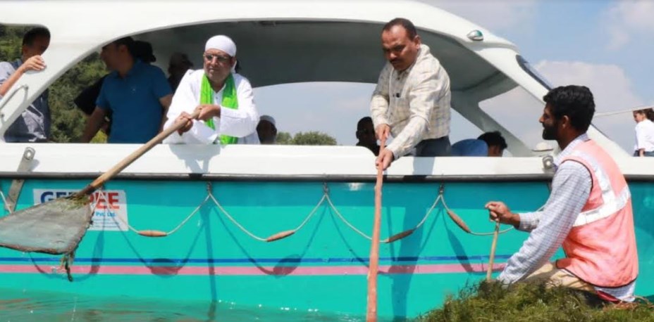 Div Com takes part in Dal cleaning, deweeding drive