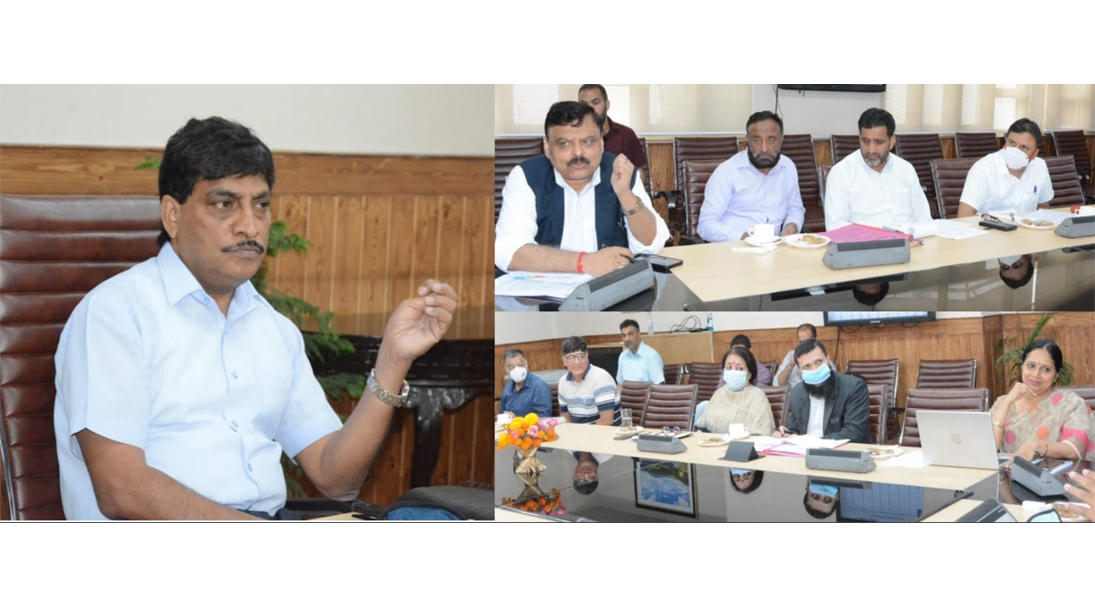 Hold monthly convergence meetings of all the deptts at each Panchayat: CS