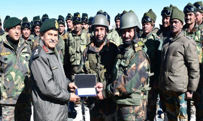 J&K: Lt Gen Upendra Dwivedi reviews operational preparedness along LoC in Uri sector